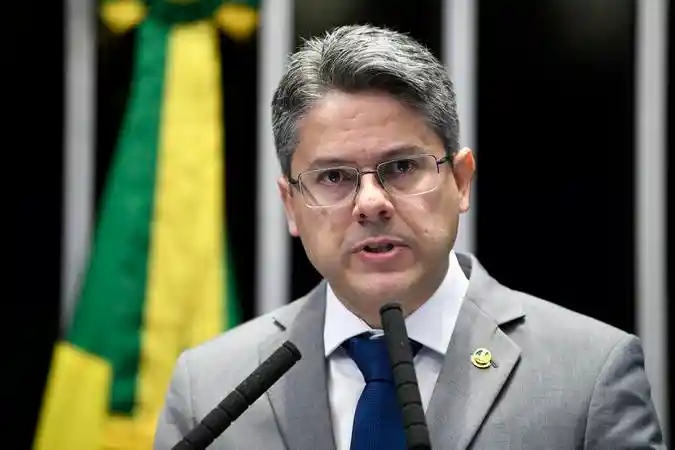Imagem de Relator da CPI critica Lula por “criminalizar” ação da polícia no Rio
