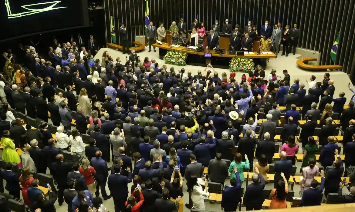 Imagem de Câmara aprova fim de descontos associativos em aposentadorias e pensões