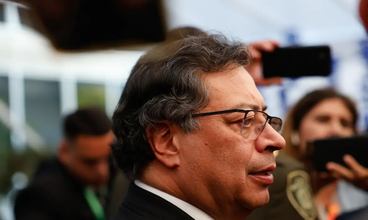 Imagem de Gustavo Petro vira alvo de investigação por suposta interferência nas eleições da Colômbia