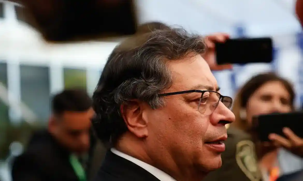 Imagem de Gustavo Petro vira alvo de investigação por suposta interferência nas eleições da Colômbia