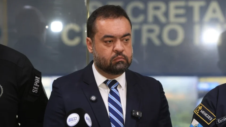 Imagem de Cláudio Castro rebate críticas e defende megaoperação no Rio: “Ou soma, ou some”