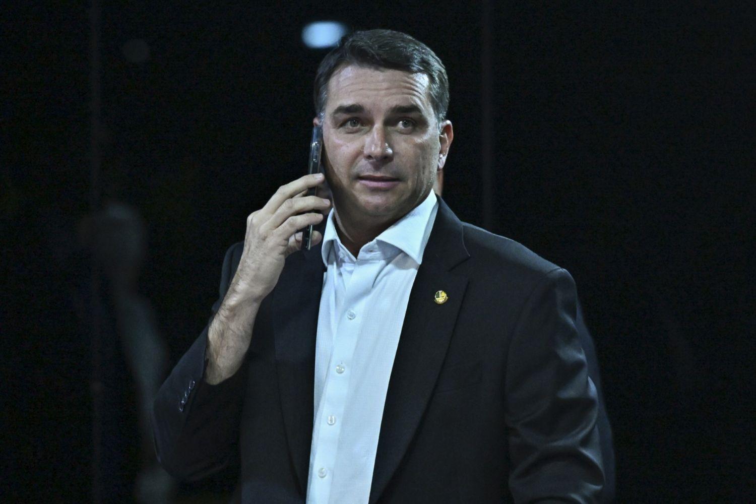 Imagem de Flávio chega aos EUA à espera de encontro com Trump