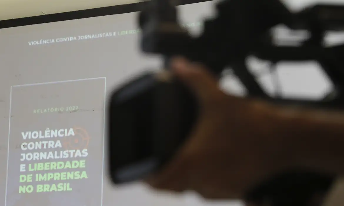 Imagem de Pesquisa aponta que maioria dos brasileiros não confia na imprensa