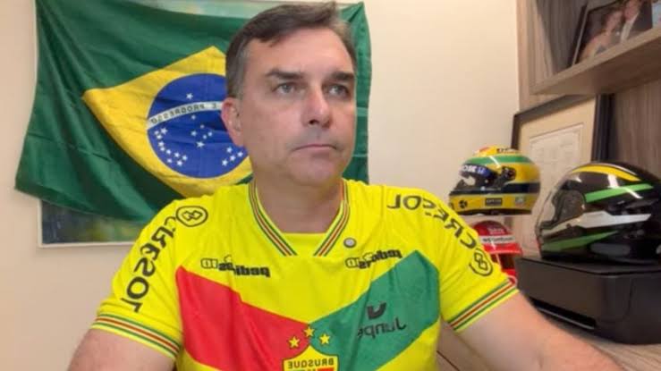 Imagem de Flávio critica diretor-geral da PF e diz ser alvo de perseguição política