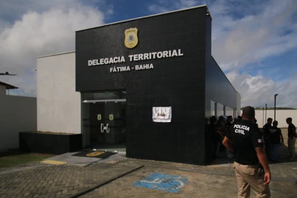 Imagem de Falso policial civil é preso após intimidar comerciantes e clientes em Fátima, no agreste baiano