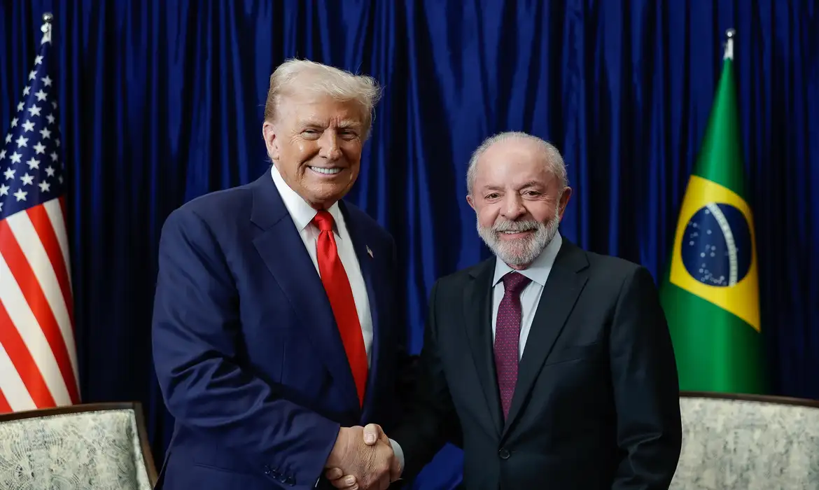 Imagem de Lula deixa encontro com Trump sem avanços e tarifaço é adiado