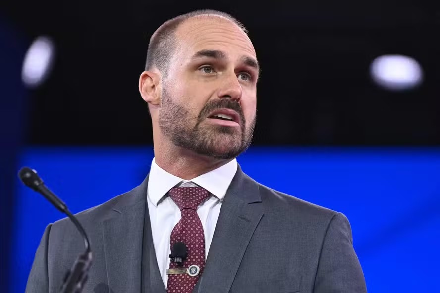 Imagem de Hugo Motta barra Eduardo Bolsonaro como líder da Minoria na Câmara