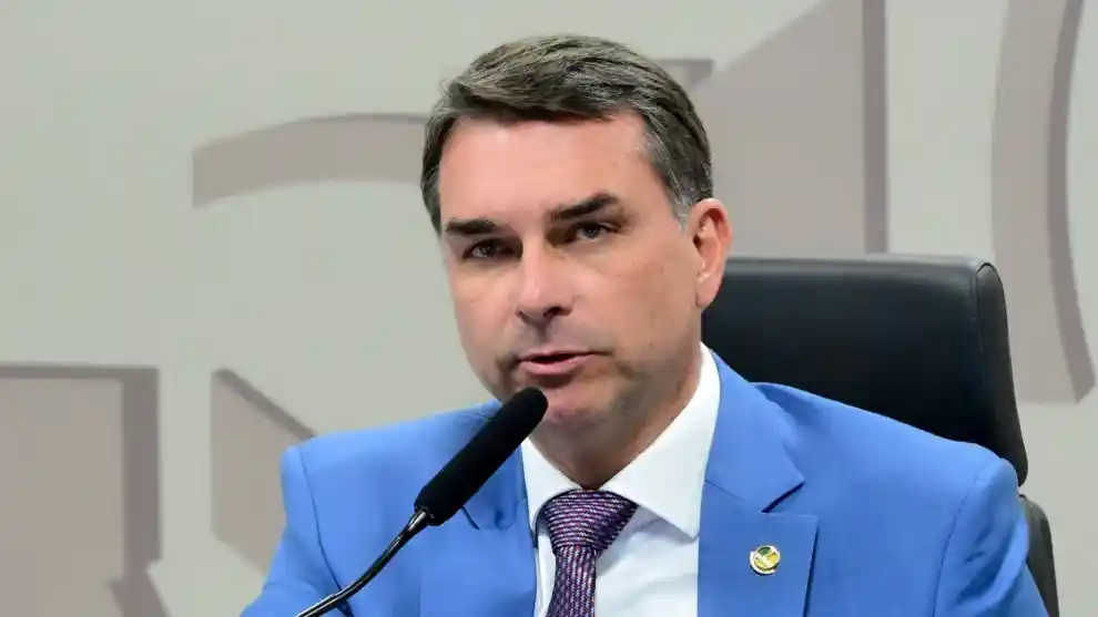 Imagem de “Debate se vence na preparação”, diz aliado de Flávio após senador montar equipe para campanha presidencial