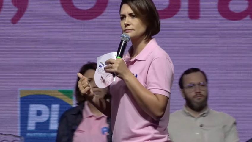 Imagem de Michelle Bolsonaro acusa o presidente Luiz Inácio Lula da Silva de “ficar do lado do crime e abandonar a vítima”