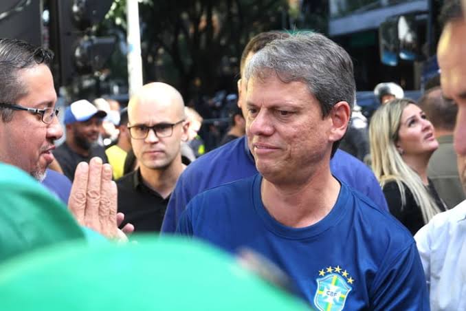 Imagem de Tarcísio critica governo Lula e afirma: “O Brasil não aguenta mais o PT”