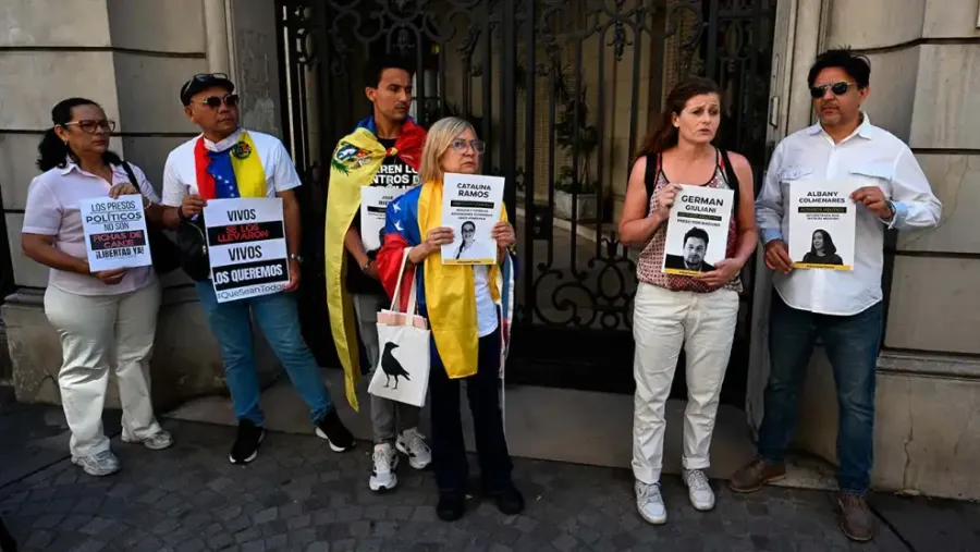 Imagem de Regime de Maduro libera ao menos 80 presos políticos na Venezuela, segundo ONG