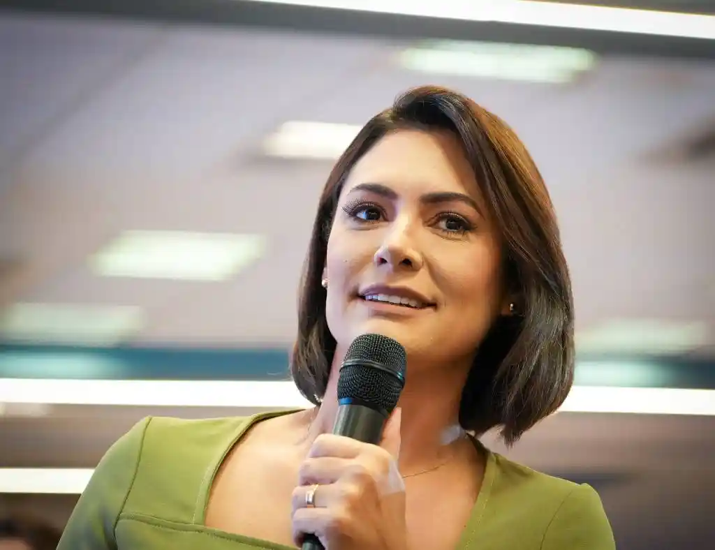 Imagem de Michelle Bolsonaro critica eleição de Odair Cunha para o TCU após votação na Câmara