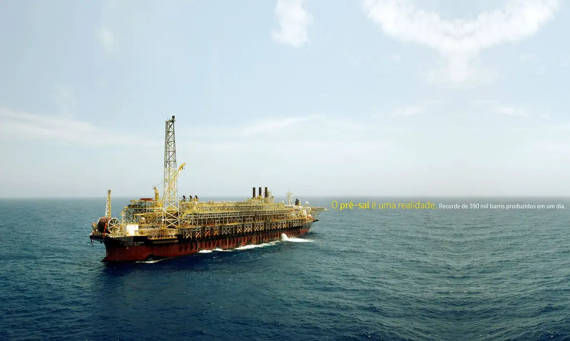 Imagem de Governo propõe usar arrecadação extra do petróleo para reduzir impostos sobre combustíveis