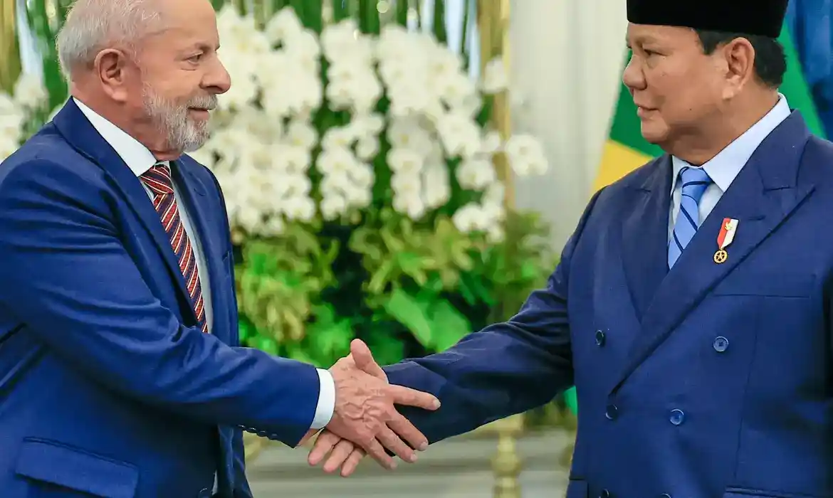 Imagem de Lula assina acordos com Indonésia em meio a discurso ideológico e promessa de novo mandato