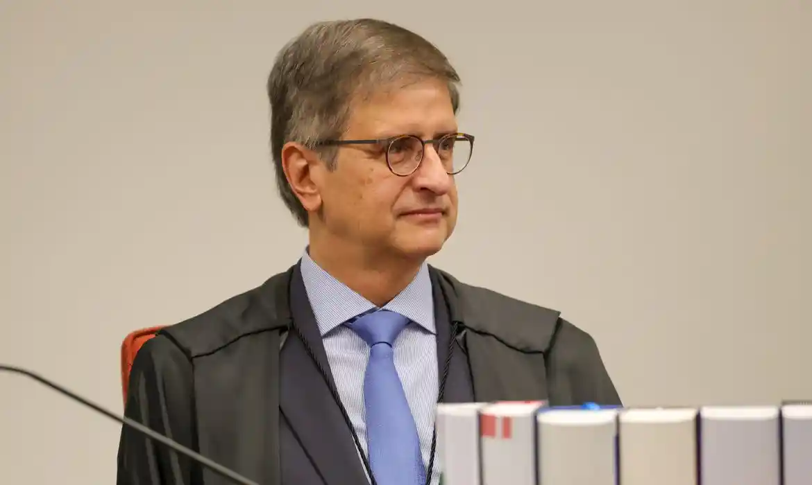 Imagem de Subprocurador escolhido para atuar no caso Master dá aulas com Alexandre de Moraes na USP