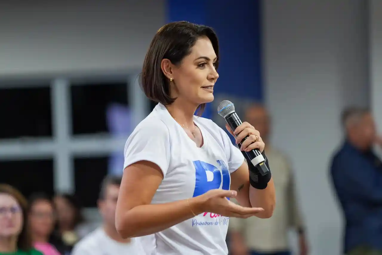 Imagem de Aliados intensificam pressão para Michelle Bolsonaro disputar o Senado