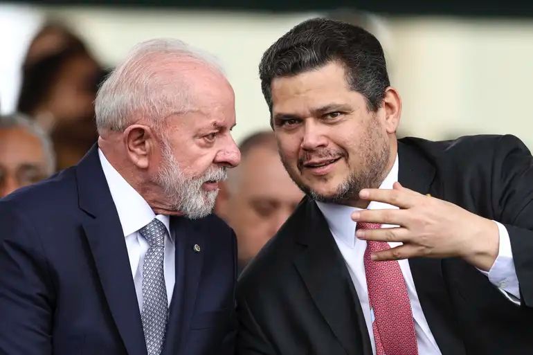 Imagem de Aliado de Lula, Alcolumbre sinaliza que não vai pautar veto sobre aumento de deputados