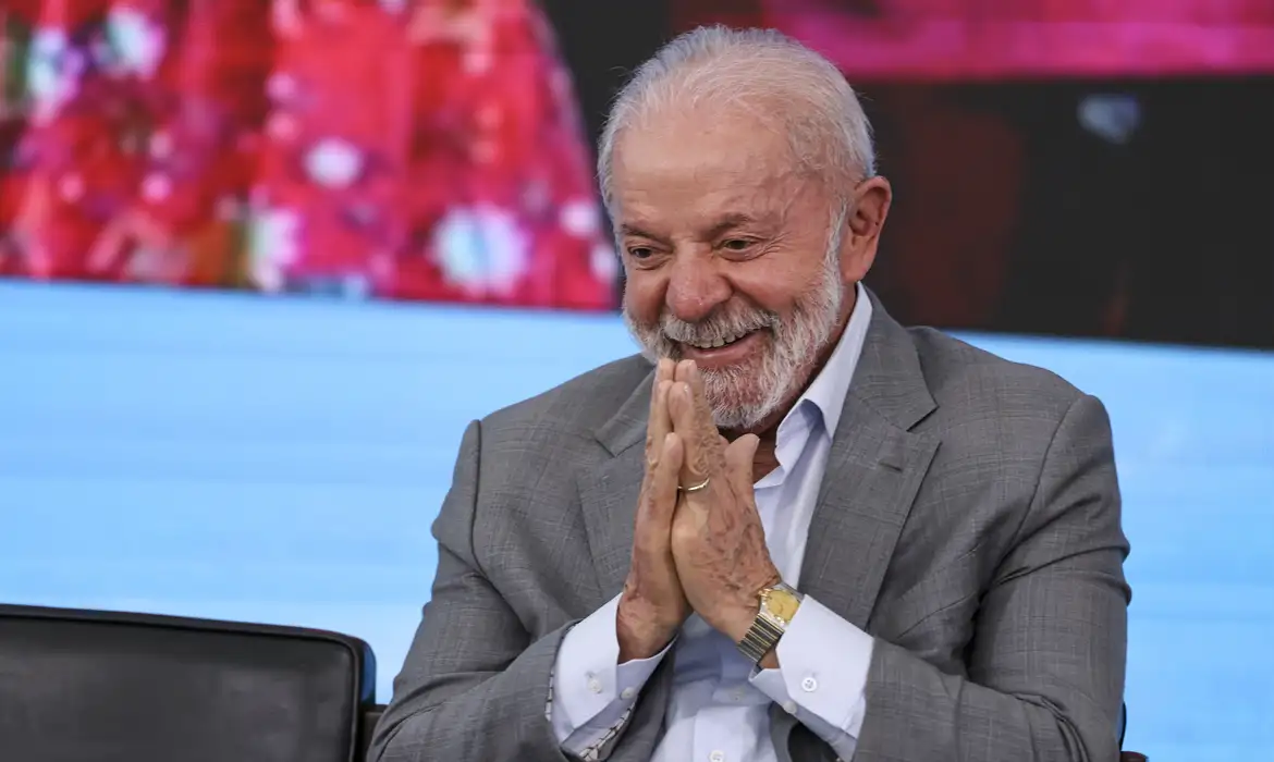 Imagem de Lula adia indicação ao STF após desgaste no Senado