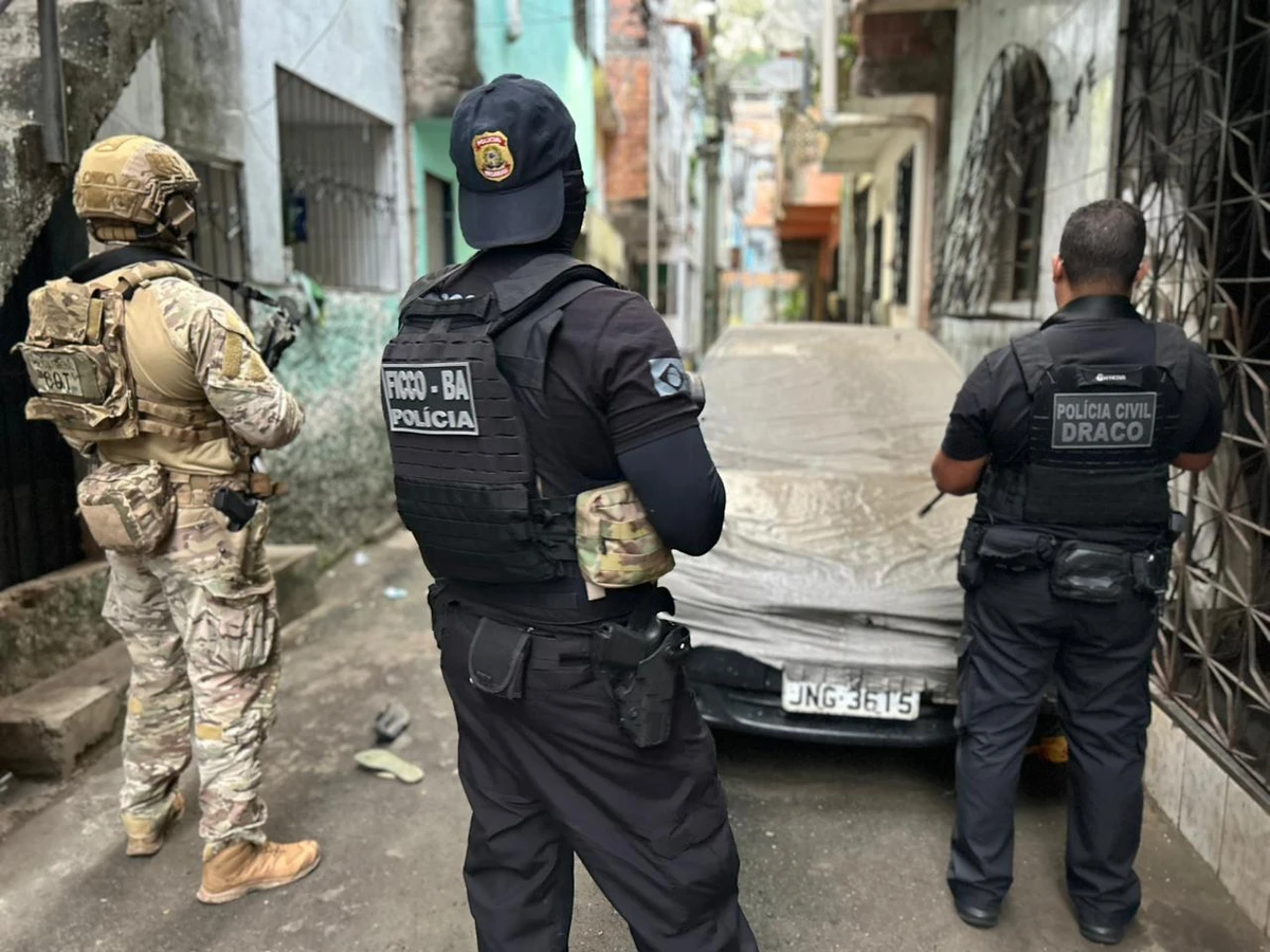 Imagem de Forças policiais realizam operação contra tráfico de armas em Salvador