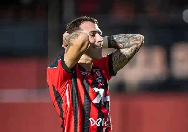 Imagem de Vitória volta ao Z-4 e vê chances de permanência caírem para 25,44%