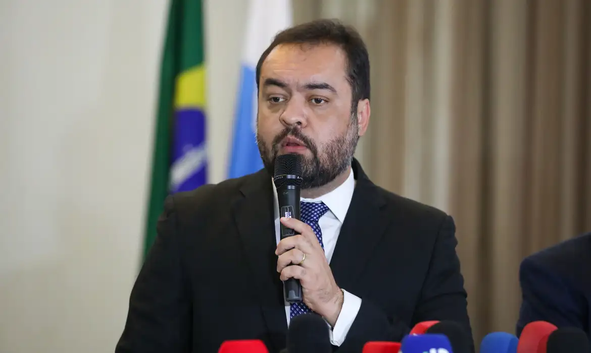 Imagem de Deputados de esquerda pedem à PGR prisão preventiva de Cláudio Castro após megaoperação no Rio