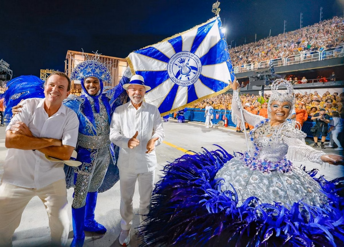 Imagem de Governo avalia desgaste político após rebaixamento de escola que homenageou Lula