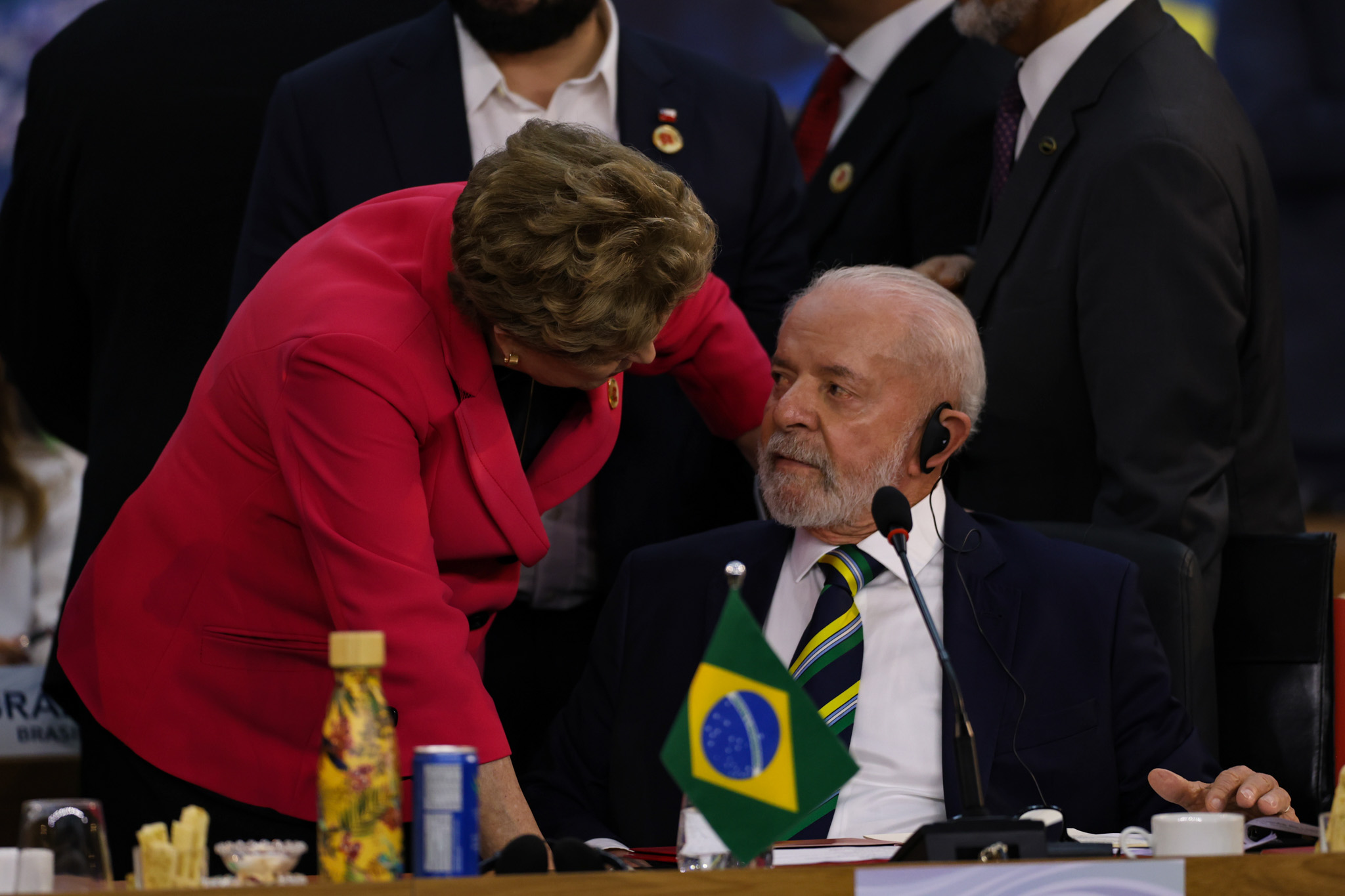 Imagem de  Lula reedita truques de Dilma e ‘quebra o país’ para se reeleger, diz jornal