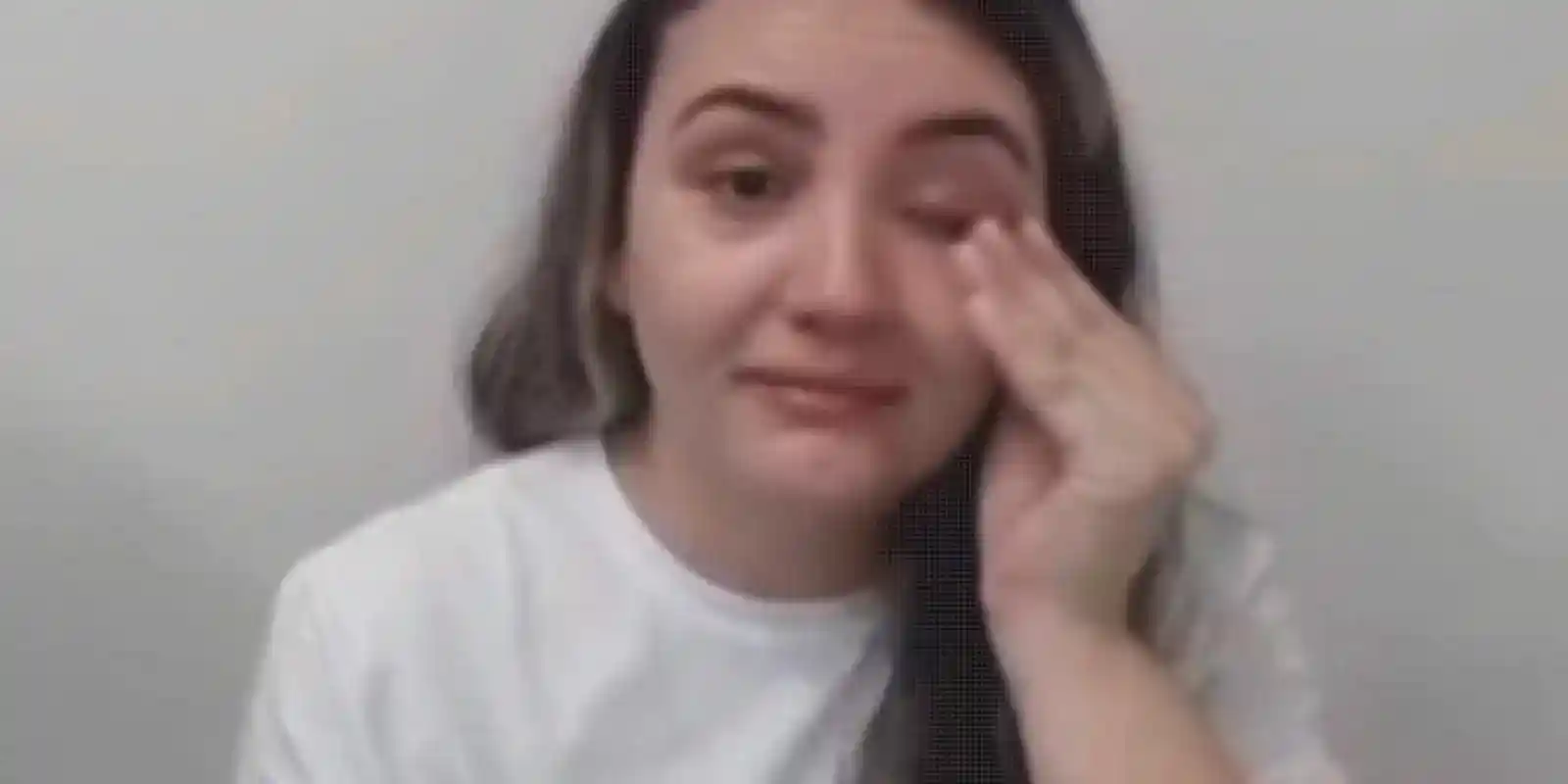 Imagem de “Débora do Batom” passa mal e é atendida em hospital durante prisão domiciliar