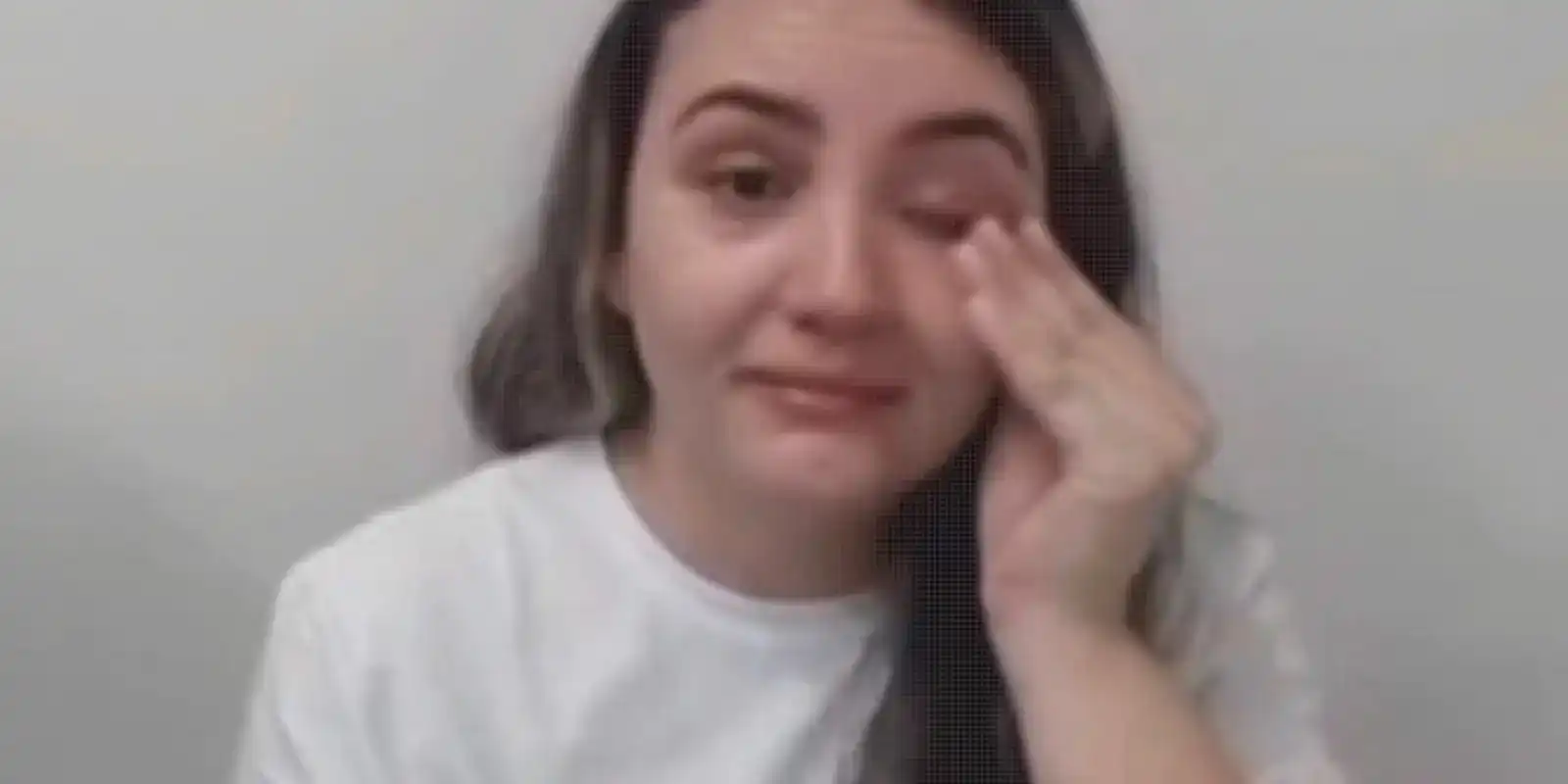 Imagem de “Débora do Batom” passa mal e é atendida em hospital durante prisão domiciliar