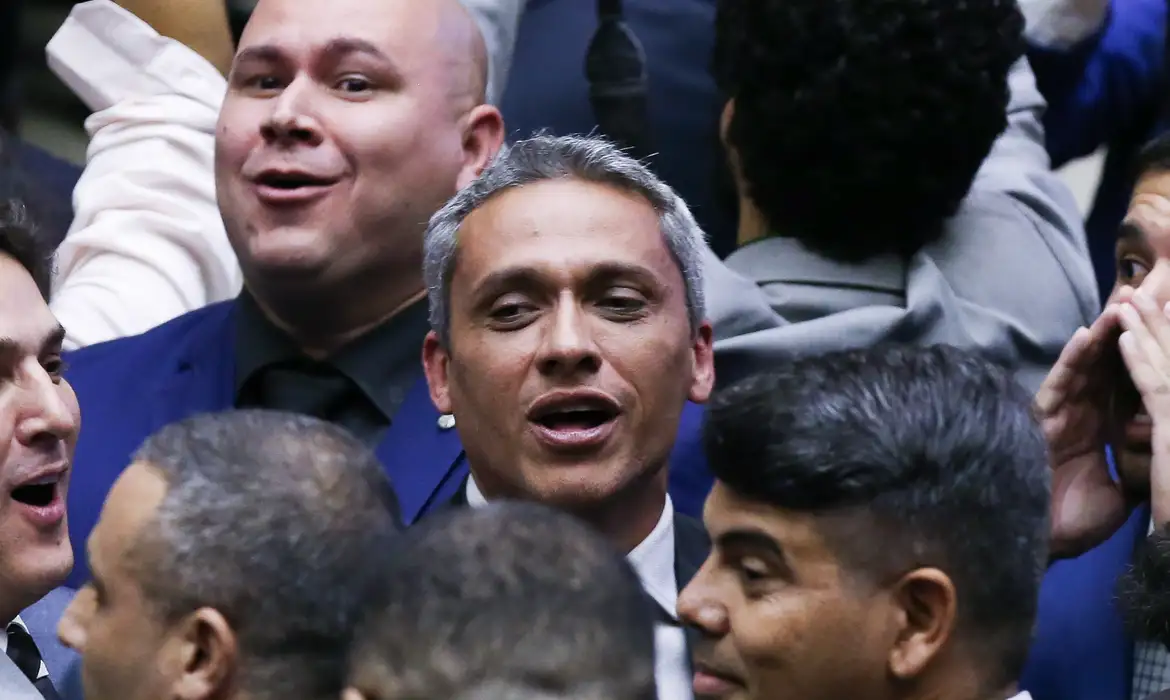 Imagem de Deputados pressionam STF por prisão domiciliar de Bolsonaro