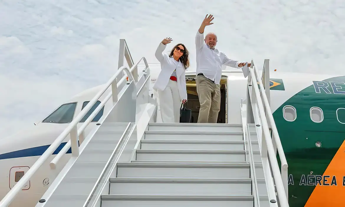 Imagem de Gastos com viagens do governo Lula quintuplicam e atingem R$ 5 milhões por dia