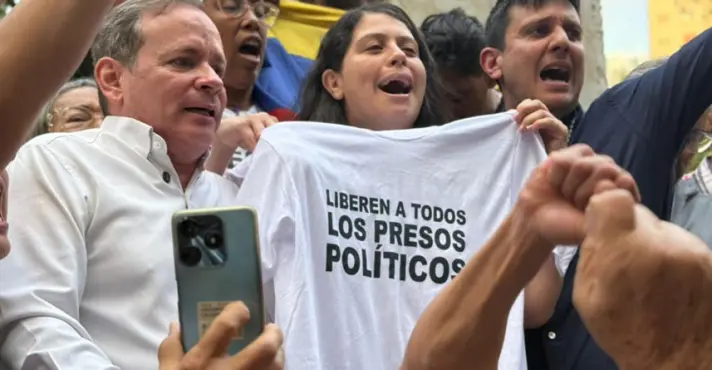 Imagem de Regime venezuelano liberta aliado de María Corina Machado após oito meses de prisão