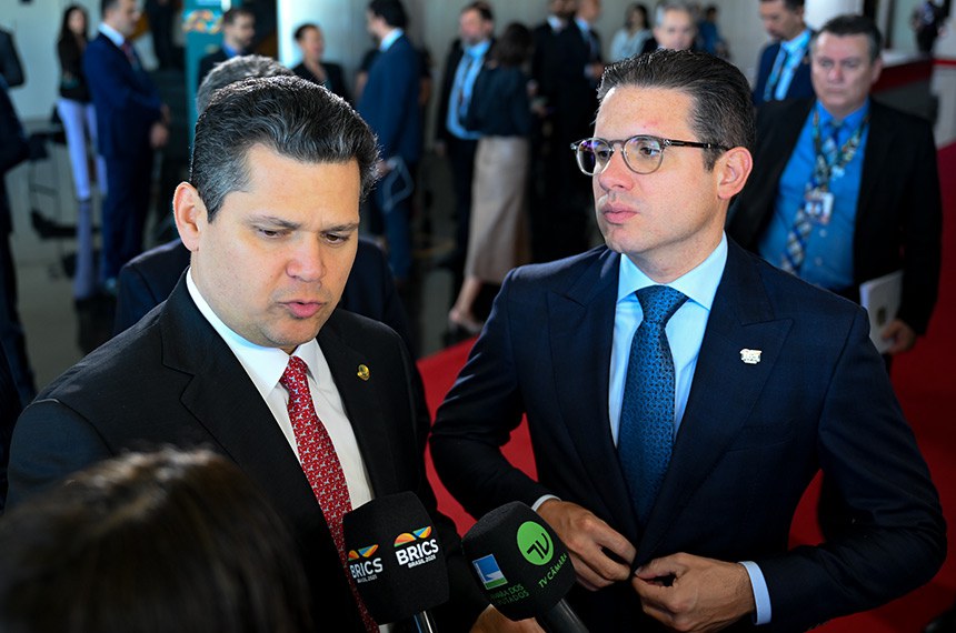 Imagem de AtlasIntel: Alcolumbre e Motta lideram rejeição entre líderes políticos