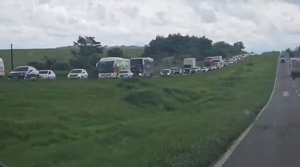 Imagem de Criminosos fazem arrastão na BR-324 e assaltam vice-prefeito de Feira de Santana