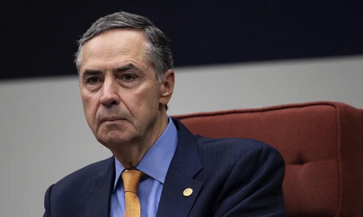 Imagem de Polêmicas, assédio e segredo: conheça o retiro espiritual que Barroso vai fazer após sair do STF