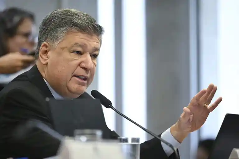 Imagem de Presidente da CPMI do INSS compra avião por R$ 1,5 milhão, diz site