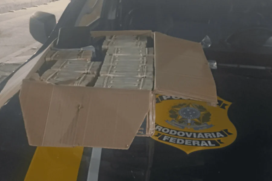 Imagem de Homem é flagrado com R$ 746 mil em dinheiro vivo e diz ter saído de reunião do Podemos