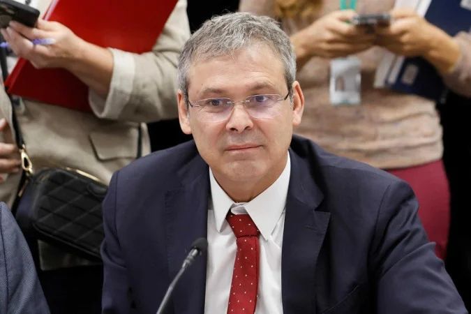 Imagem de Aliados do governo e grupos de esquerda acusam Flávio Bolsonaro de ameaçar o Pix nas eleições