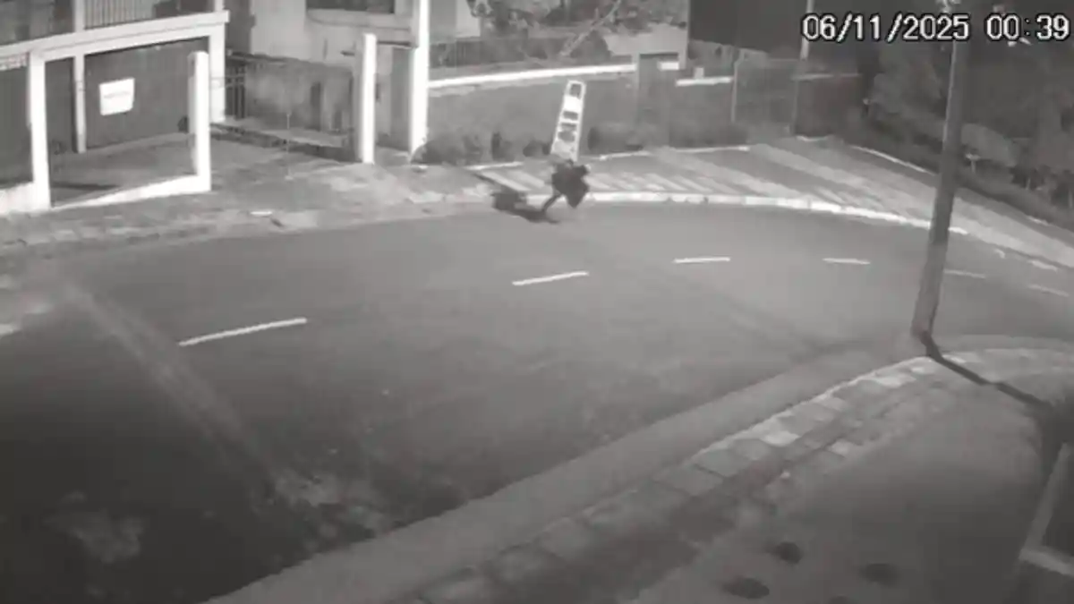 Imagem de Músico tem casa invadida e guitarra de R$ 13 mil roubada em Salvador