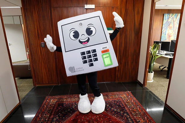 Imagem de Agência da mascote “Pilili” recebe R$ 6 milhões por ano do TSE