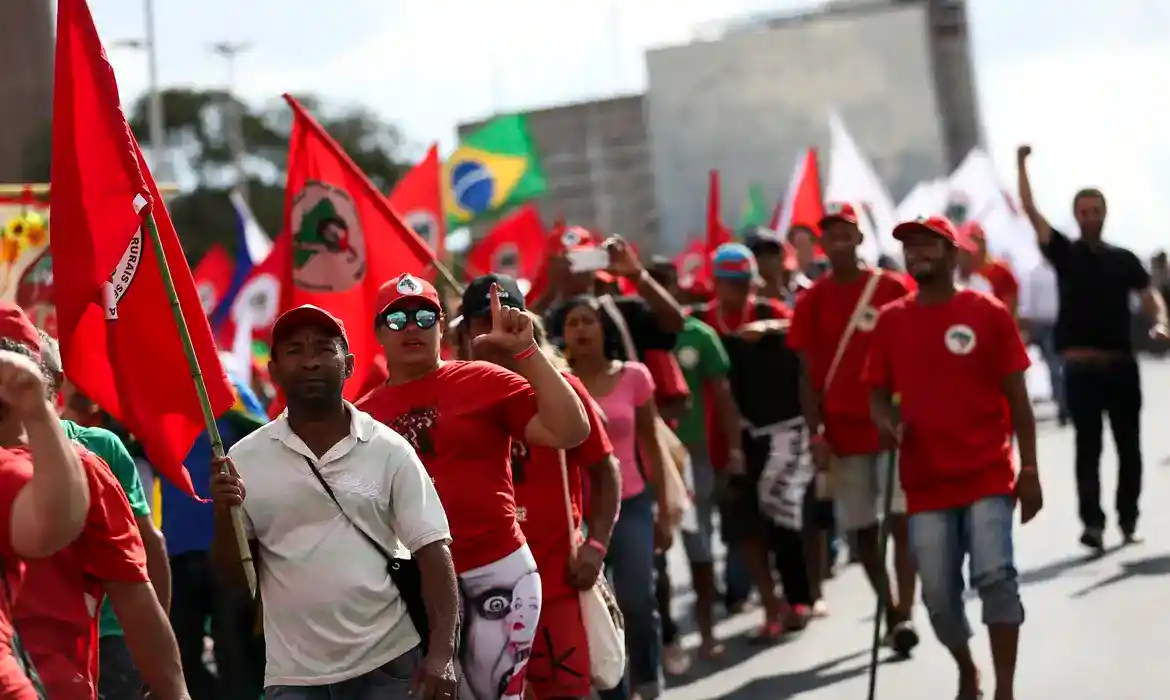Imagem de Decreto de Lula pode blindar MST com escolta policial e recursos públicos; entenda