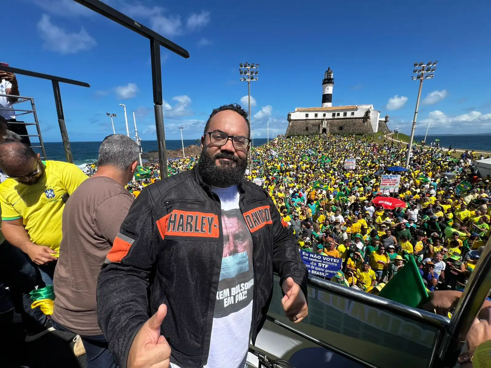 Imagem de Leandro de Jesus marca presença em ato no Farol da Barra e critica STF: “Chega de tiranos”