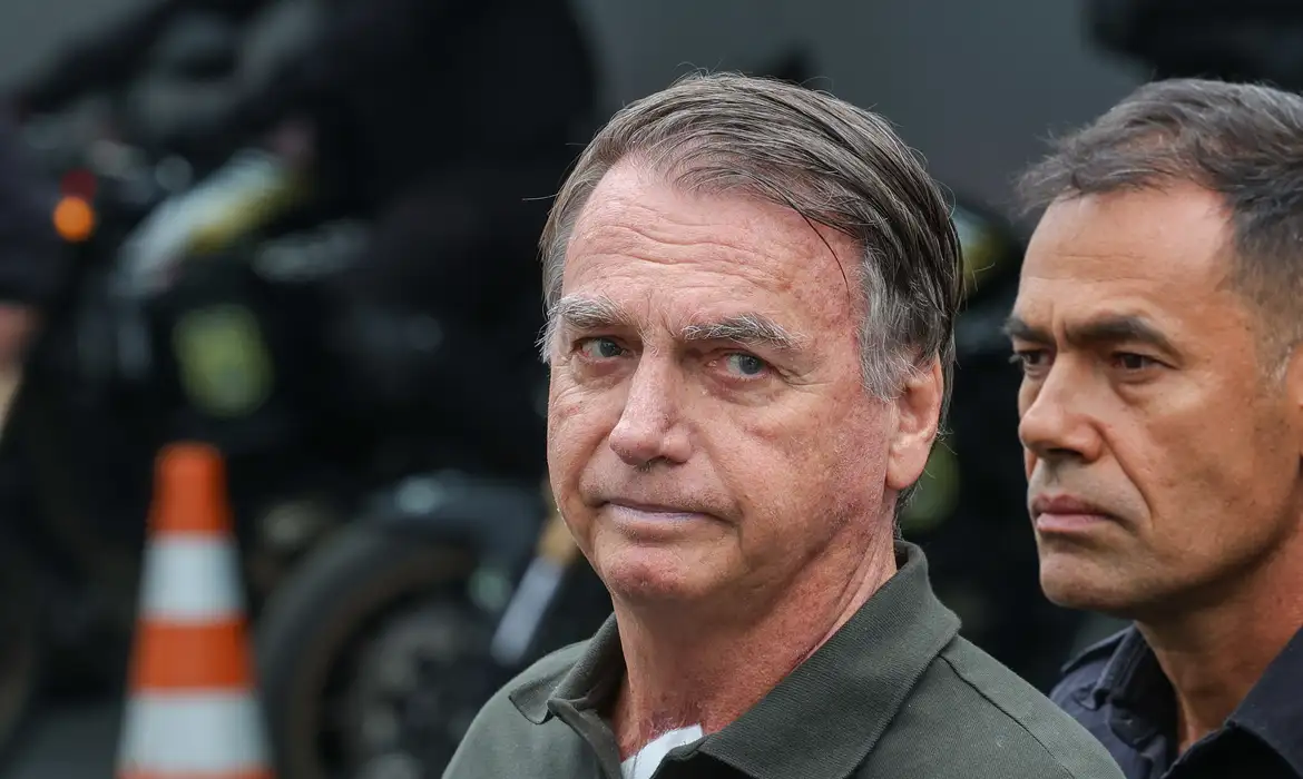 Imagem de Defesa de Bolsonaro reforça pedido ao STF para revisão da prisão domiciliar