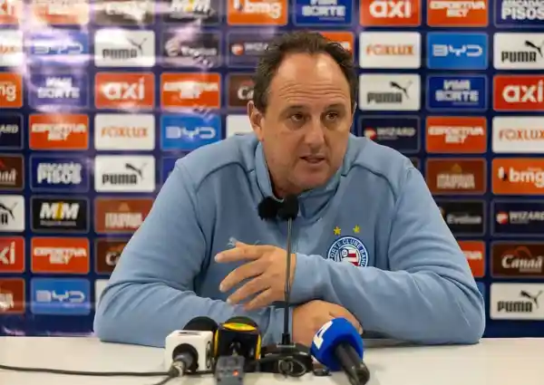 Imagem de Rogério Ceni critica arbitragem após derrota do Bahia para o Fluminense