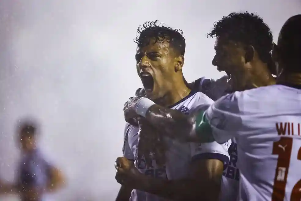 Jogadores do Bahia comemoram gol na final da Copa do Nordeste 
