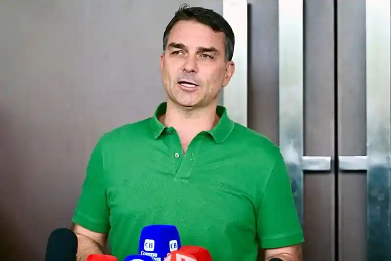 Imagem de TSE suspende pesquisa que apontava queda de Flávio Bolsonaro