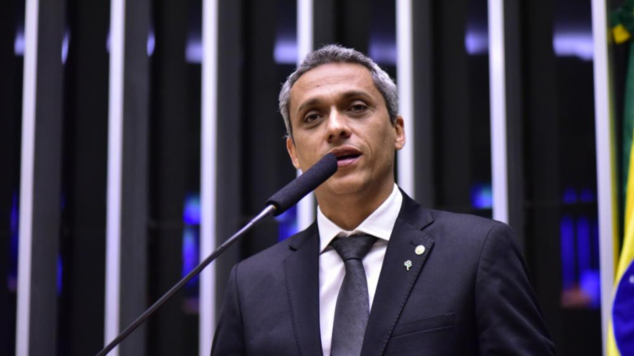 Imagem de  Gayer aciona MEC e TCU contra curso de Medicina exclusivo para MST em Pernambuco