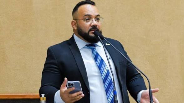Imagem de Leandro de Jesus rebate secretário de Jerônimo e defende redução da maioridade penal: “É contra? Leve o criminoso para sua casa"