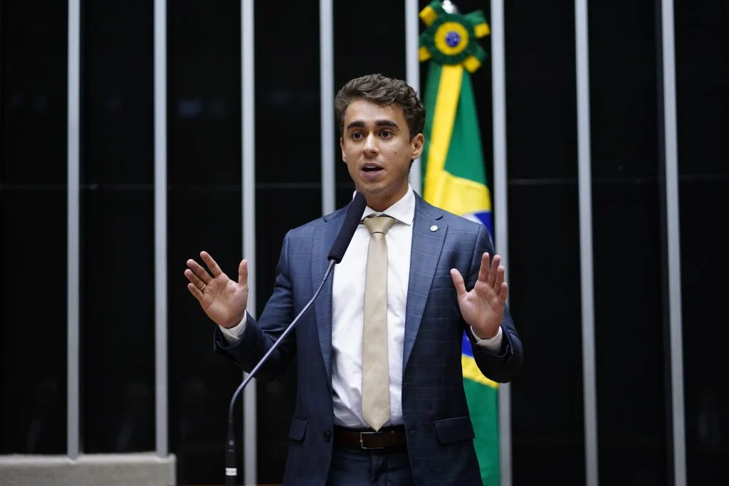 Imagem de Nikolas Ferreira rebate denúncia de deputados do PT sobre viagem em jato de banqueiro