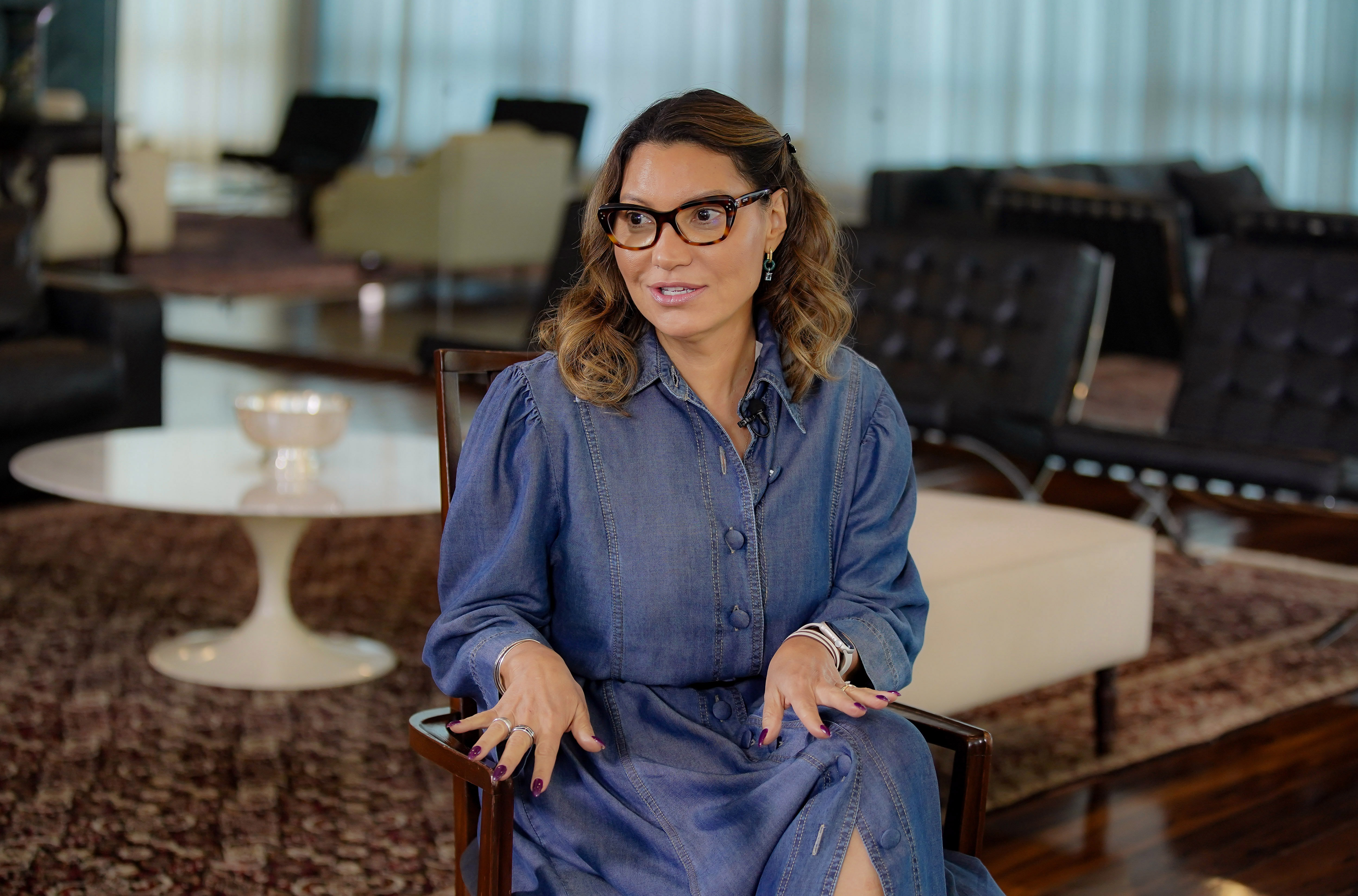 Imagem de Janja recebe Lula na Indonésia em meio a viagem oficial com ampla agenda internacional